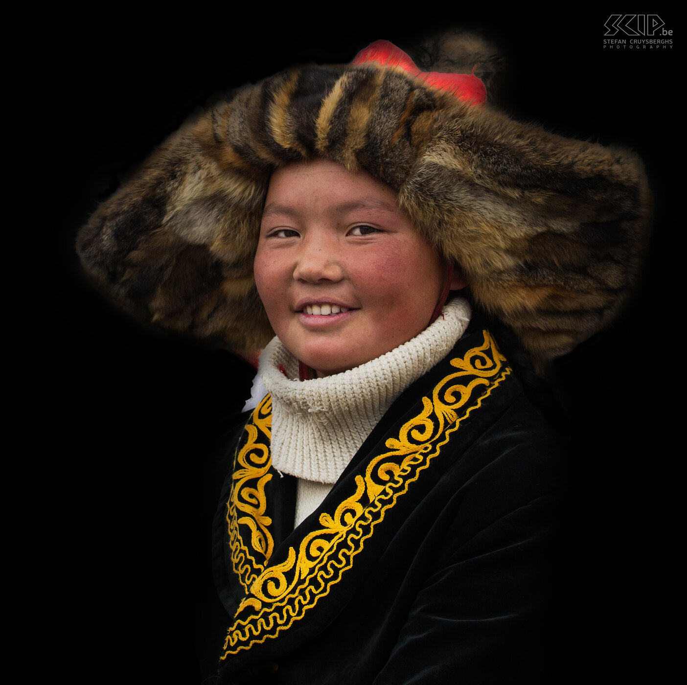 Ulgii - Golden Eagle Festival - Ashol-Pan Most Kazakh boys in western Mongolia start learning how to use the eagles to hunt at the age of 13. It is the duty of the eldest son to continue the tradition. But times are changing and some young men are leaving their parents and do not continue the old traditions. As a result, nowadays some fathers teach their young daughters the art and skills of the eagle hunter tradition.<br />
<br />
This is Ashol-Pan a 13 year old lovely girl but also fantastic eagle huntress. During this festival a big part of the film 'The Eagle Huntress' was recorded by director Otto Bell. This documentary film was released in 2016 and tells the story of Ashol-Pan. Stefan Cruysberghs